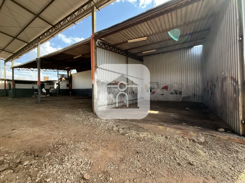 Alugar Comercial / Galp&atilde;o em Uberl&acirc;ndia R$ 8.000,00 - Foto 13