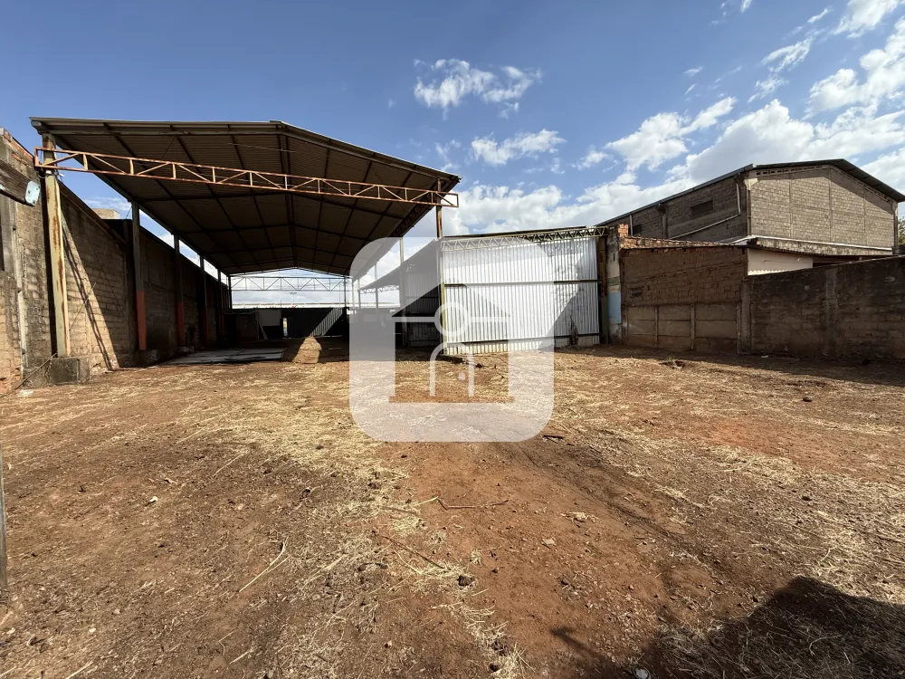 Alugar Comercial / Galp&atilde;o em Uberl&acirc;ndia R$ 8.000,00 - Foto 15
