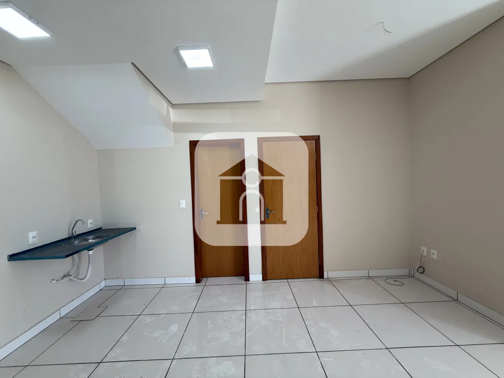 Alugar Comercial / Loja em Uberl&acirc;ndia R$ 1.900,00 - Foto 6