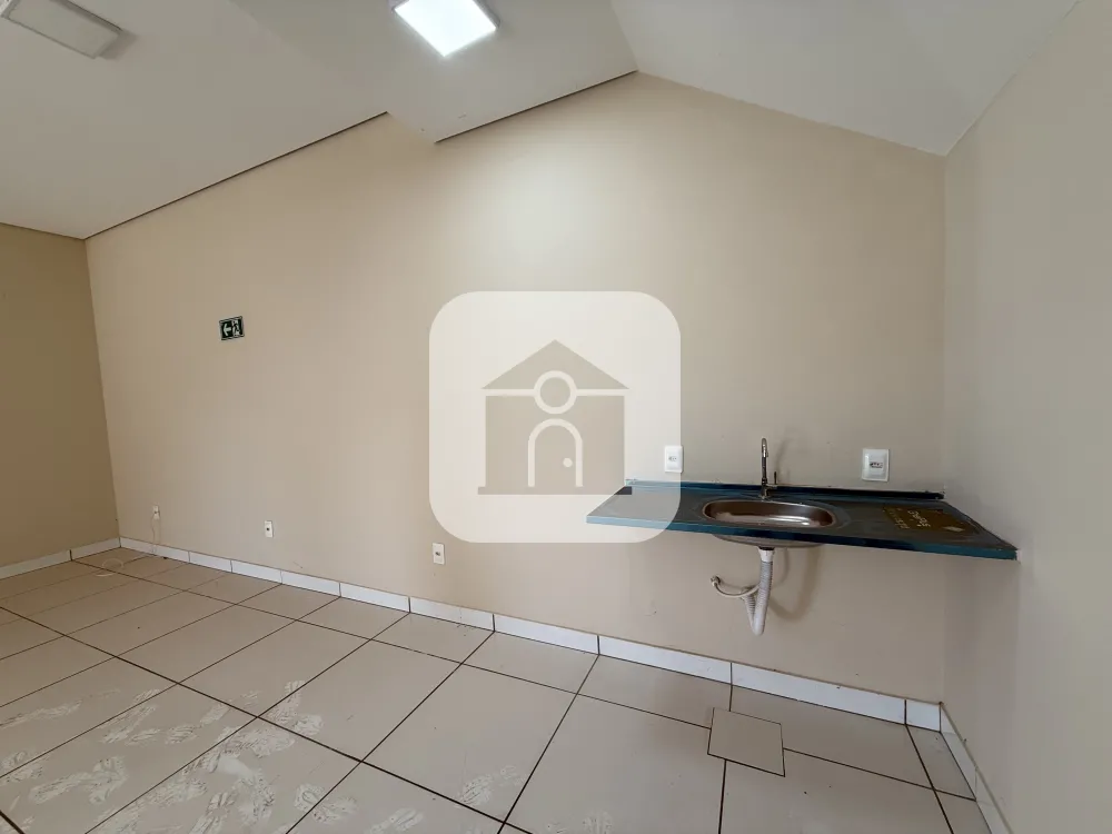 Alugar Comercial / Loja em Uberl&acirc;ndia R$ 1.900,00 - Foto 7