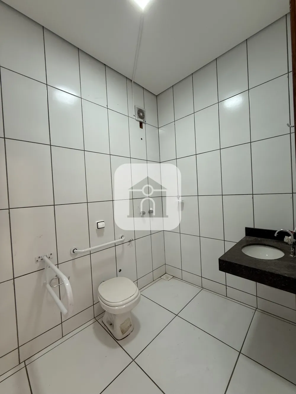 Alugar Comercial / Loja em Uberl&acirc;ndia R$ 1.900,00 - Foto 8