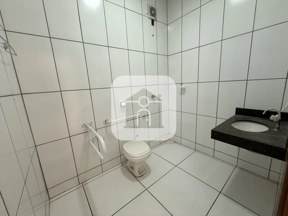 Alugar Comercial / Loja em Uberl&acirc;ndia R$ 1.900,00 - Foto 9