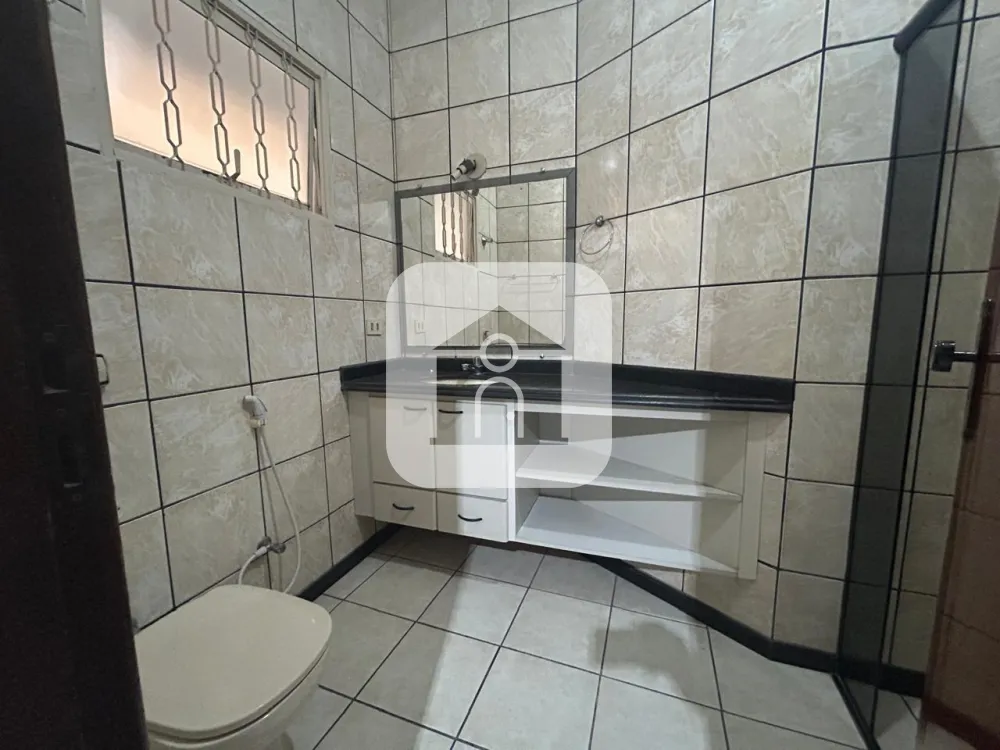 Alugar Casa / Padr&atilde;o em Uberl&acirc;ndia R$ 3.700,00 - Foto 9