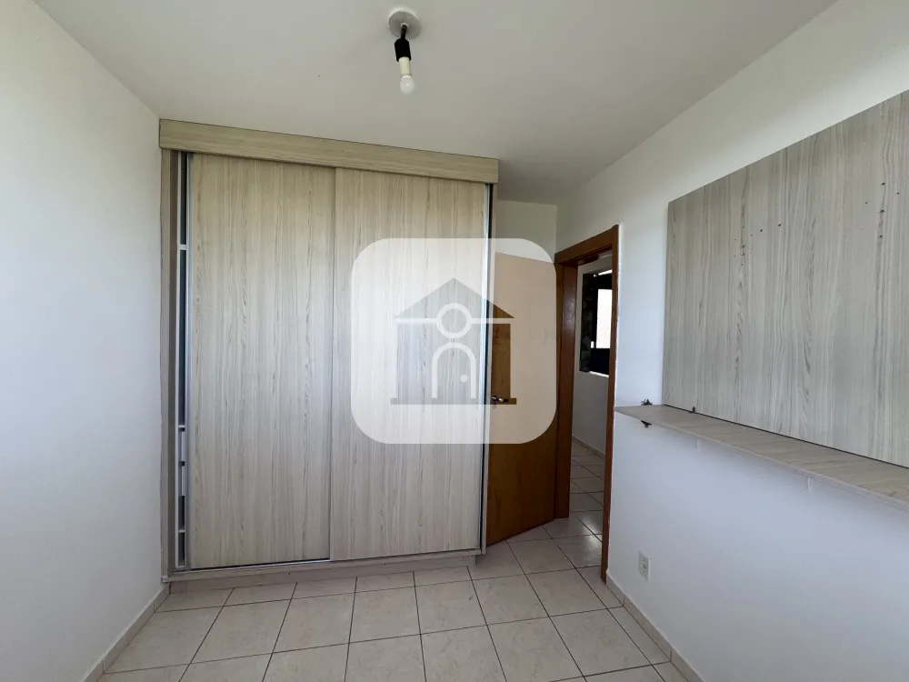 Alugar Apartamento / Padr&atilde;o em Uberlandia R$ 1.500,00 - Foto 3