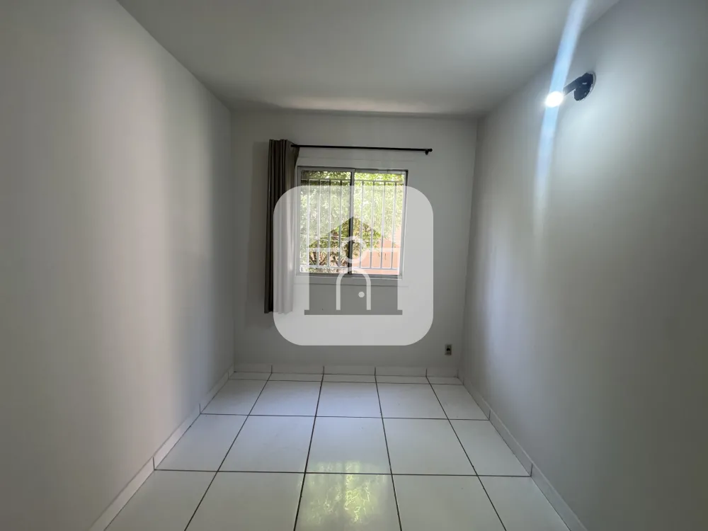 Alugar Apartamento / Padr&atilde;o em Uberlandia R$ 1.100,00 - Foto 4