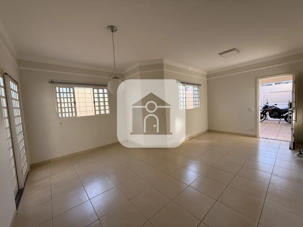 Alugar Casa / Padr&atilde;o em Uberl&acirc;ndia R$ 3.600,00 - Foto 2