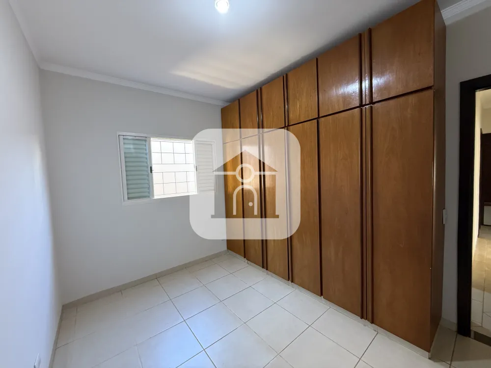 Alugar Casa / Padr&atilde;o em Uberl&acirc;ndia R$ 3.600,00 - Foto 3