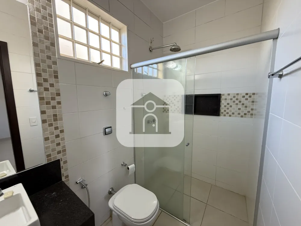 Alugar Casa / Padr&atilde;o em Uberl&acirc;ndia R$ 3.600,00 - Foto 5