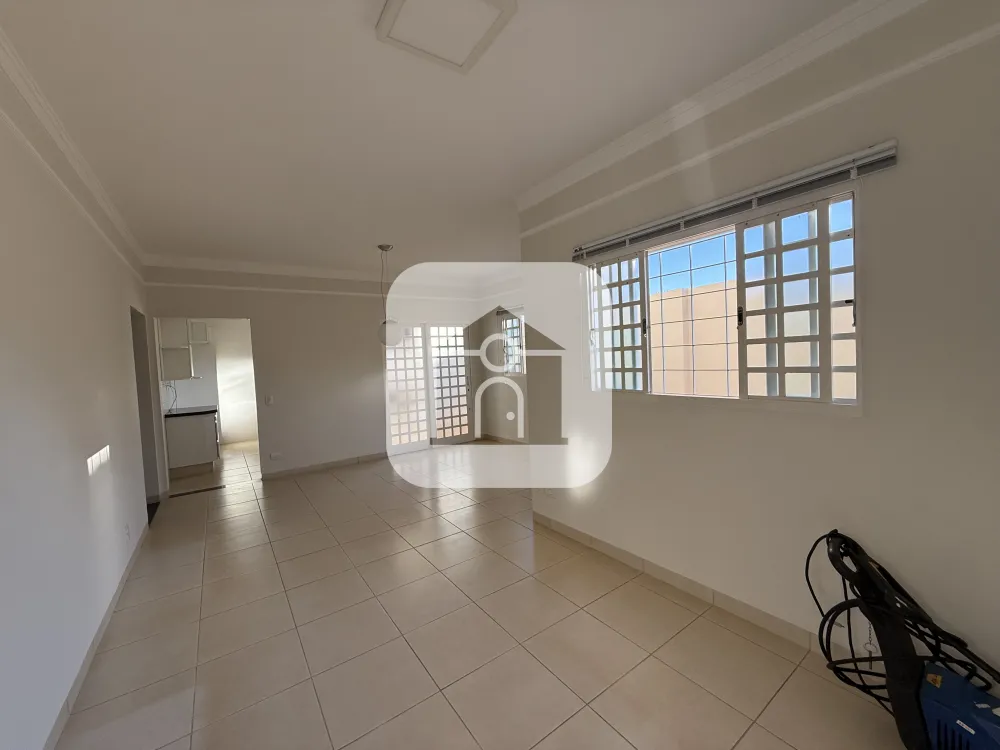 Alugar Casa / Padr&atilde;o em Uberl&acirc;ndia R$ 3.600,00 - Foto 7