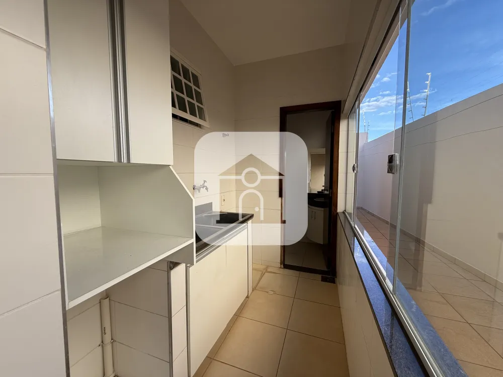 Alugar Casa / Padr&atilde;o em Uberl&acirc;ndia R$ 3.600,00 - Foto 12