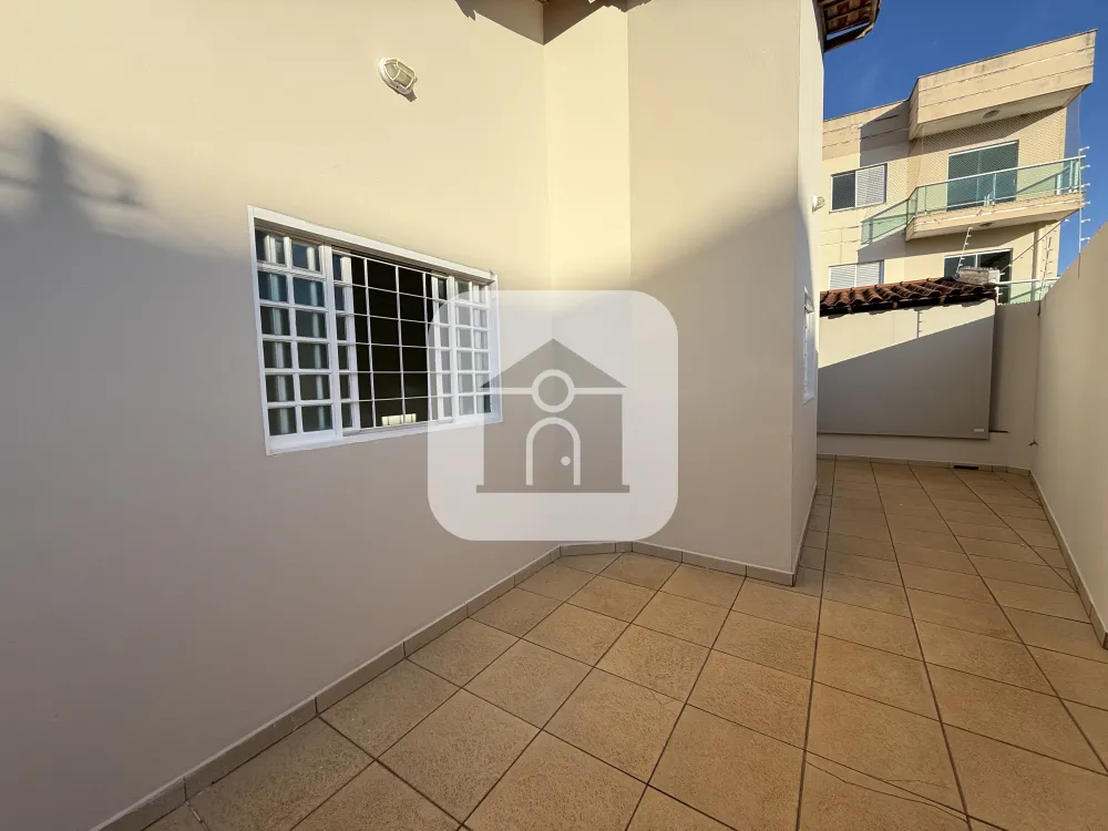 Alugar Casa / Padr&atilde;o em Uberl&acirc;ndia R$ 3.600,00 - Foto 16