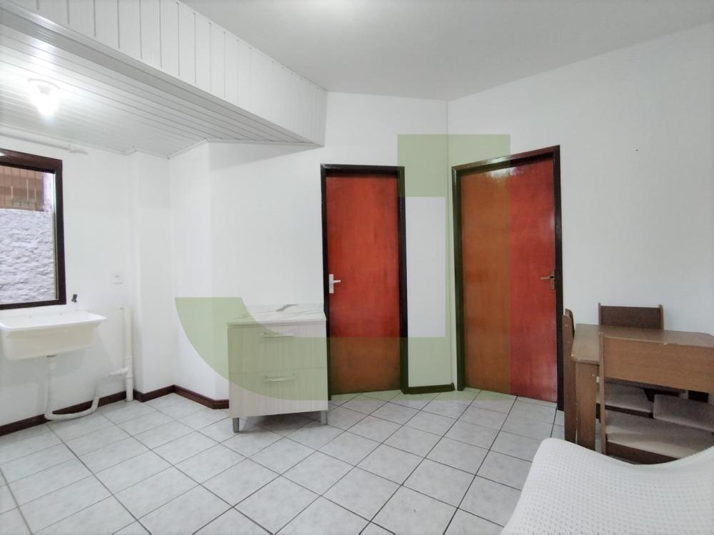 Alugar Apartamento / Padr&atilde;o em S&atilde;o Leopoldo R$ 1.190,00 - Foto 2