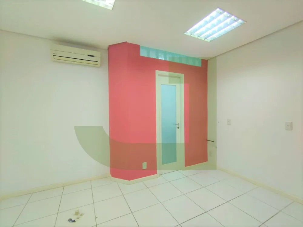 Alugar Comercial / Sala comercial em condom&iacute;nio em S&atilde;o Leopoldo R$ 1.800,00 - Foto 2