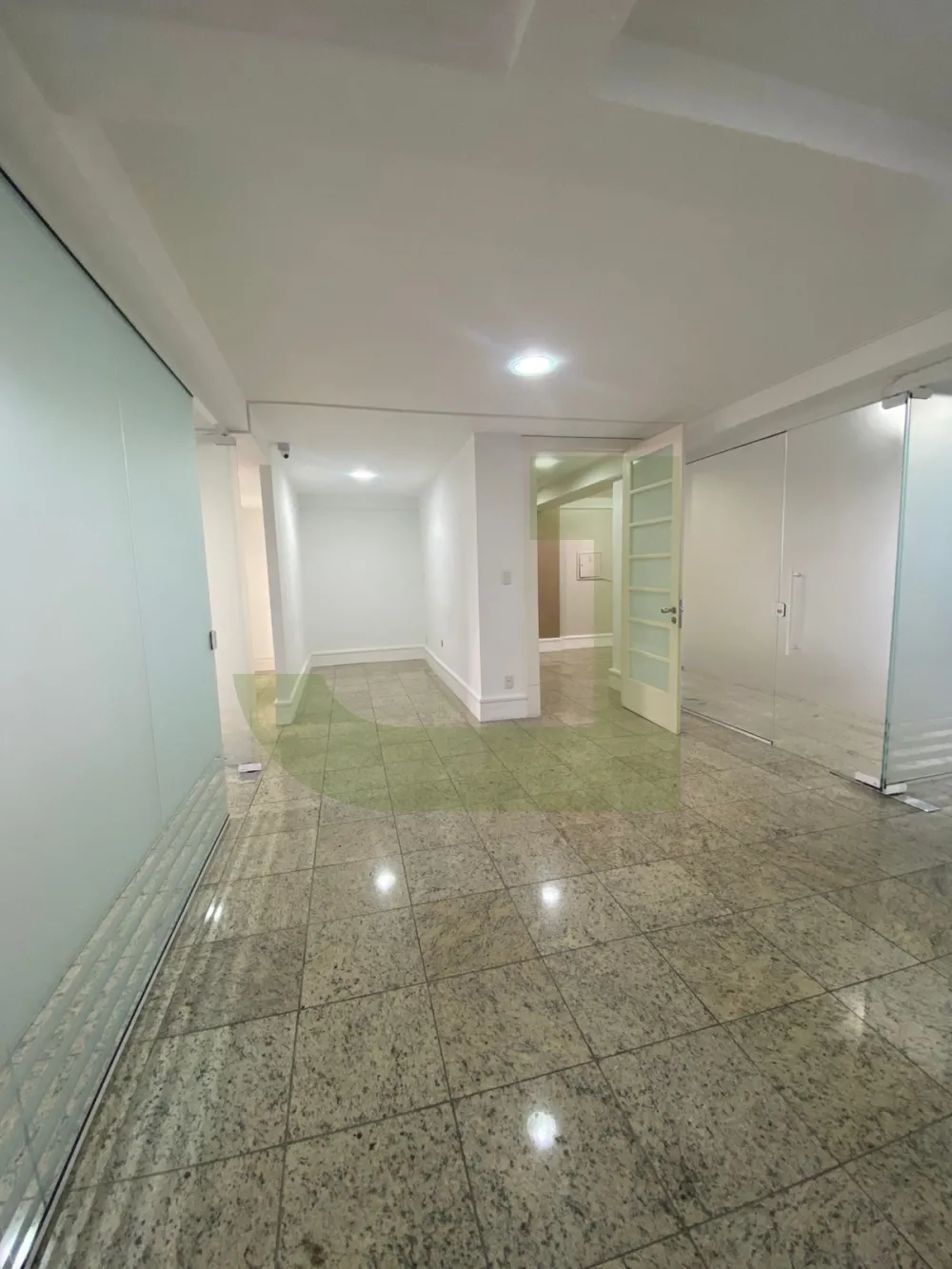 Alugar Comercial / Sala comercial em condom&iacute;nio em S&atilde;o Leopoldo R$ 5.600,00 - Foto 2