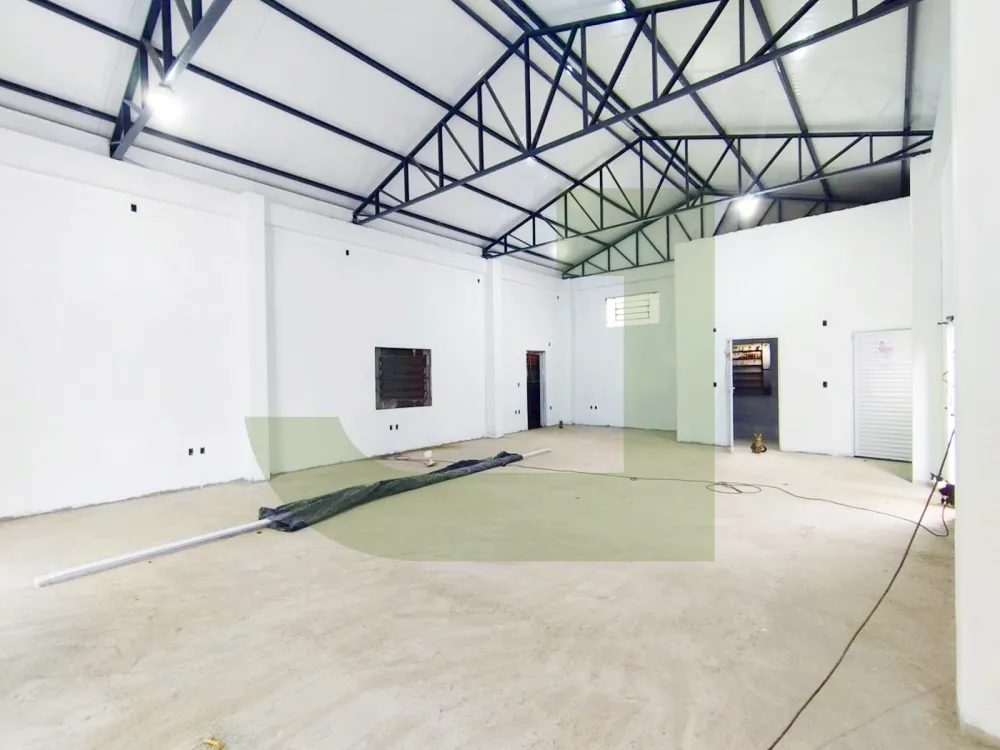 Alugar Comercial / Pavilh&atilde;o em S&atilde;o Leopoldo R$ 4.000,00 - Foto 4
