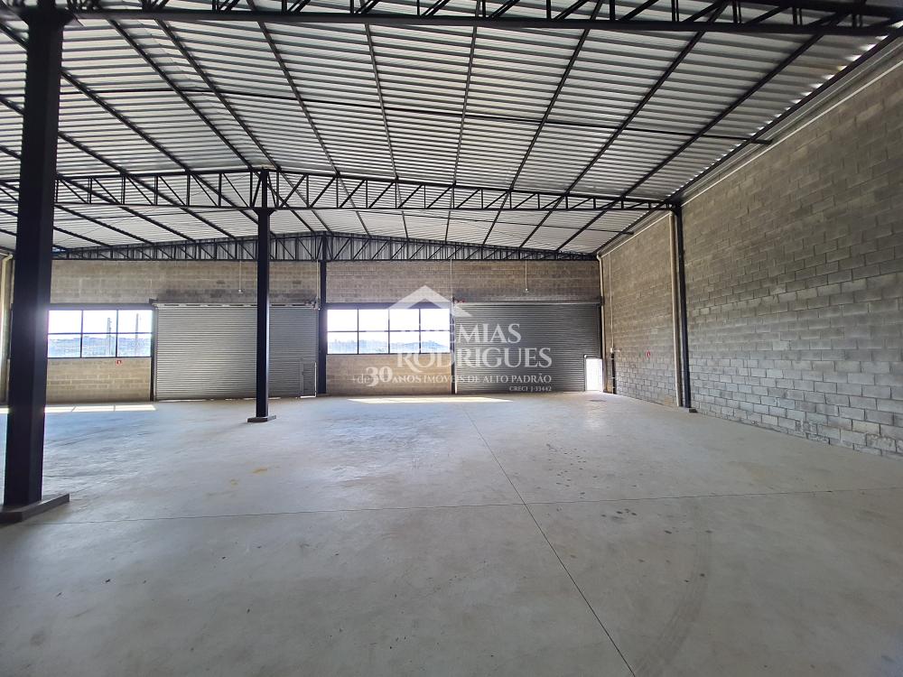 Alugar Comercial / Galp&atilde;o em Taubat&eacute; R$ 7.500,00 - Foto 3