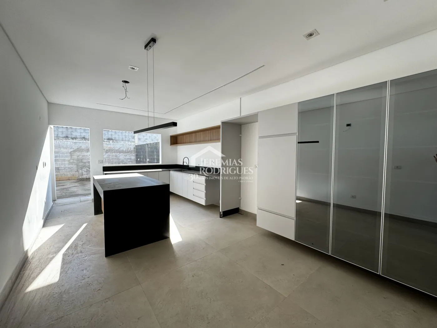 Comprar Casa / Condom&iacute;nio em Pindamonhangaba R$ 950.000,00 - Foto 2