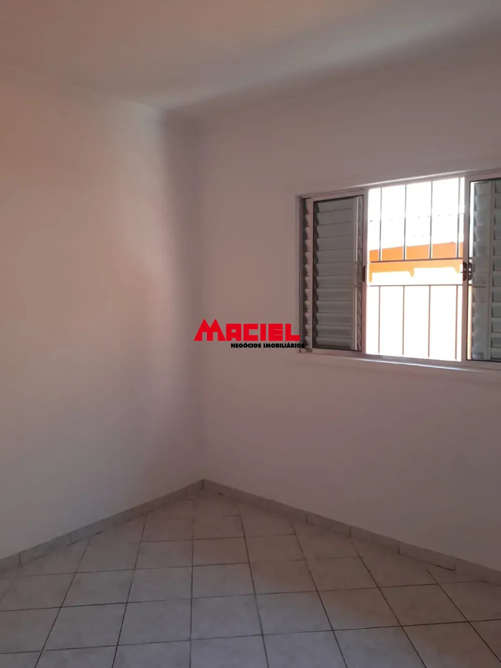 Alugar Casa / Padr&atilde;o em S&atilde;o Jos&eacute; dos Campos R$ 1.700,00 - Foto 14