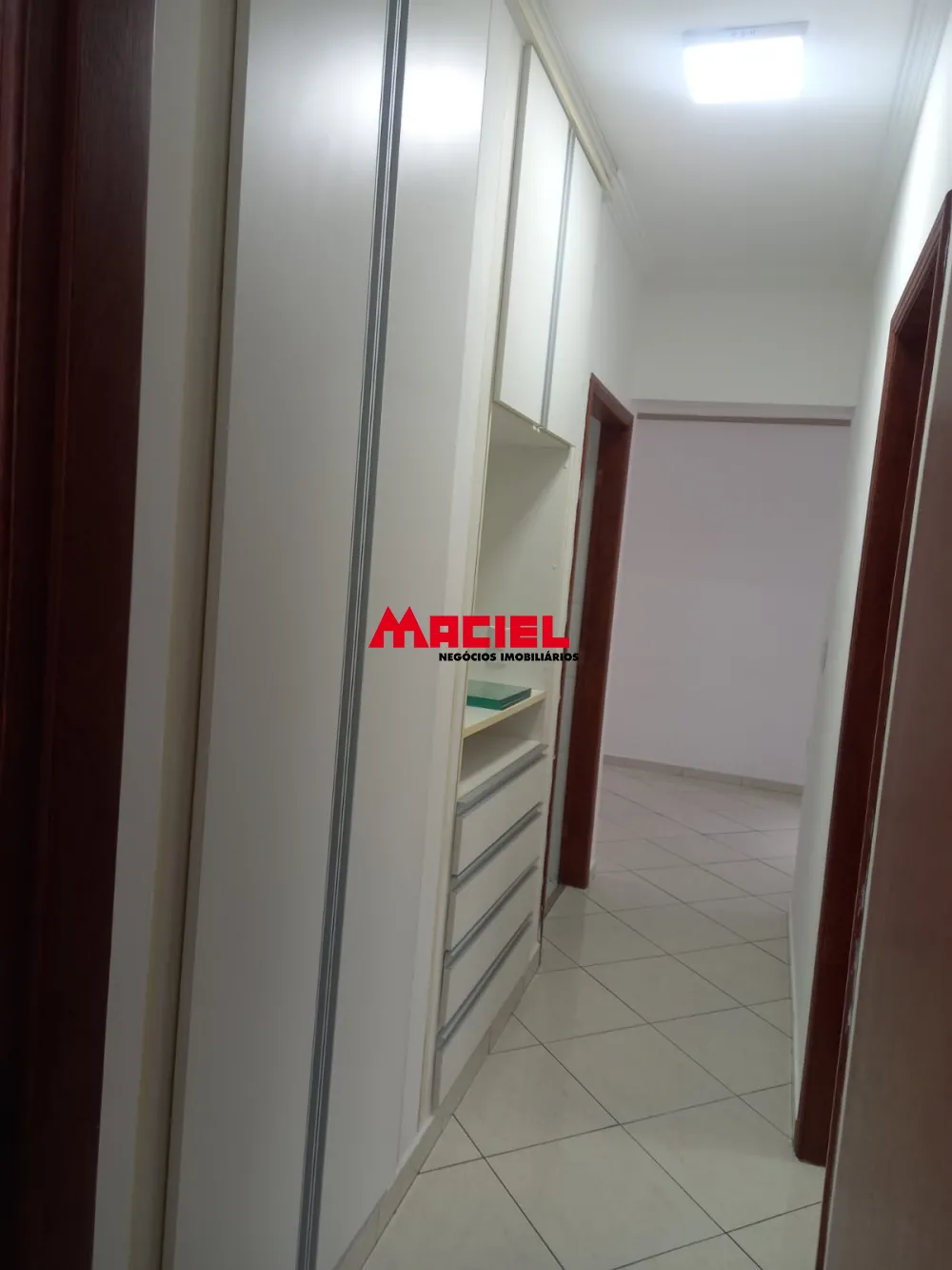 Alugar Apartamento / Padr&atilde;o em S&atilde;o Jos&eacute; dos Campos R$ 2.500,00 - Foto 4