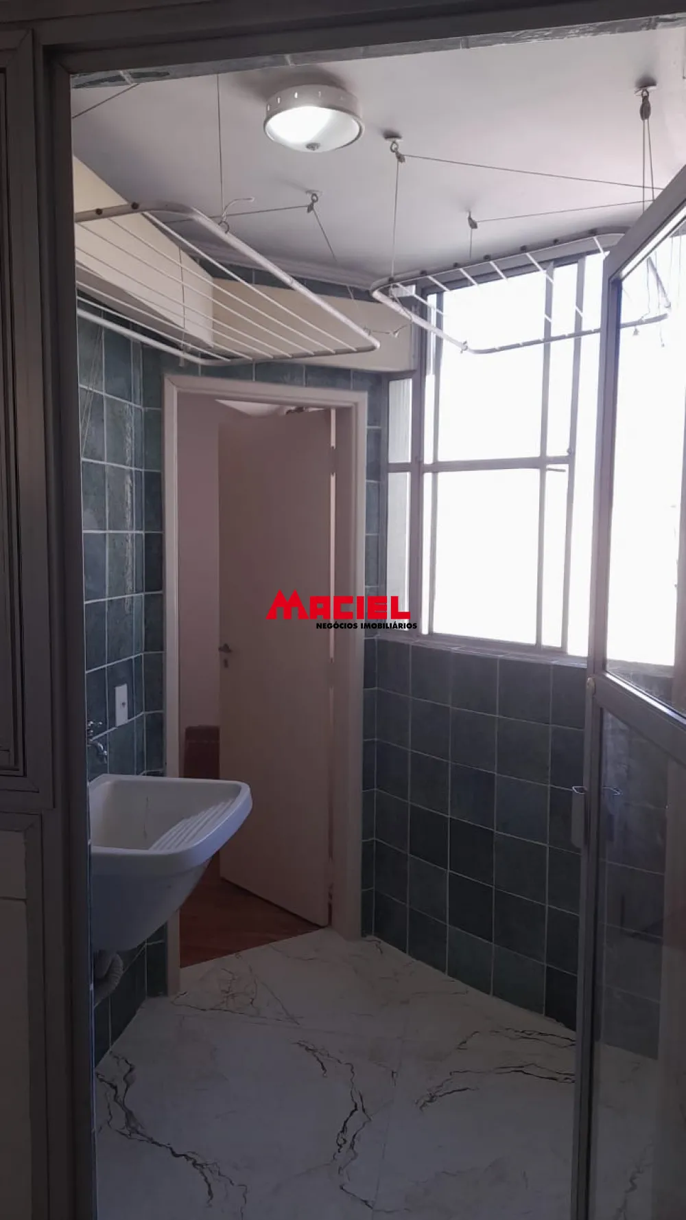 Alugar Apartamento / Padr&atilde;o em S&atilde;o Jos&eacute; dos Campos R$ 2.100,00 - Foto 12