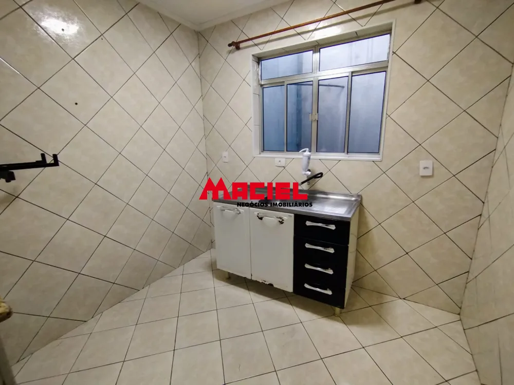 Alugar Casa / Sobrado em S&atilde;o Jos&eacute; dos Campos R$ 1.800,00 - Foto 10