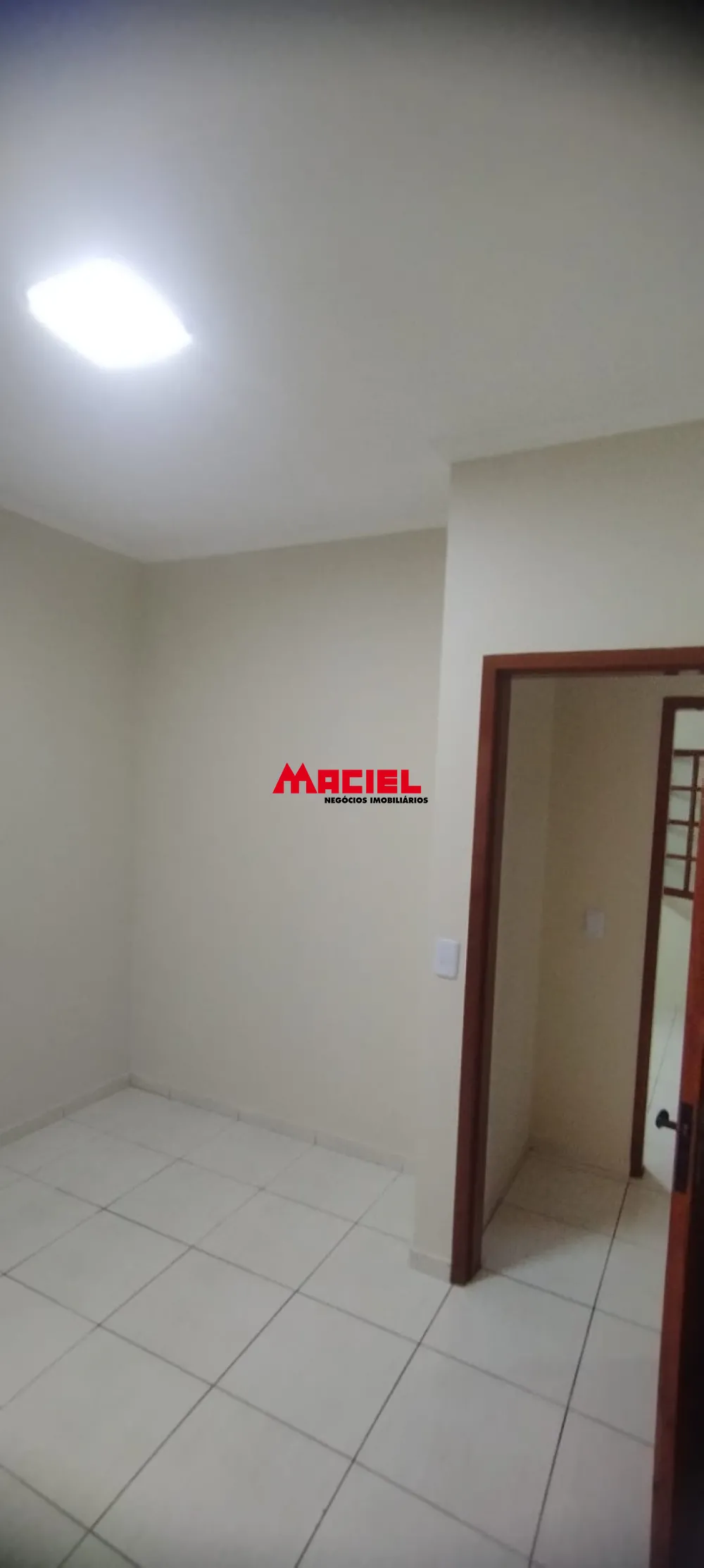 Comprar Casa / Padr&atilde;o em S&atilde;o Jos&eacute; dos Campos R$ 370.000,00 - Foto 4