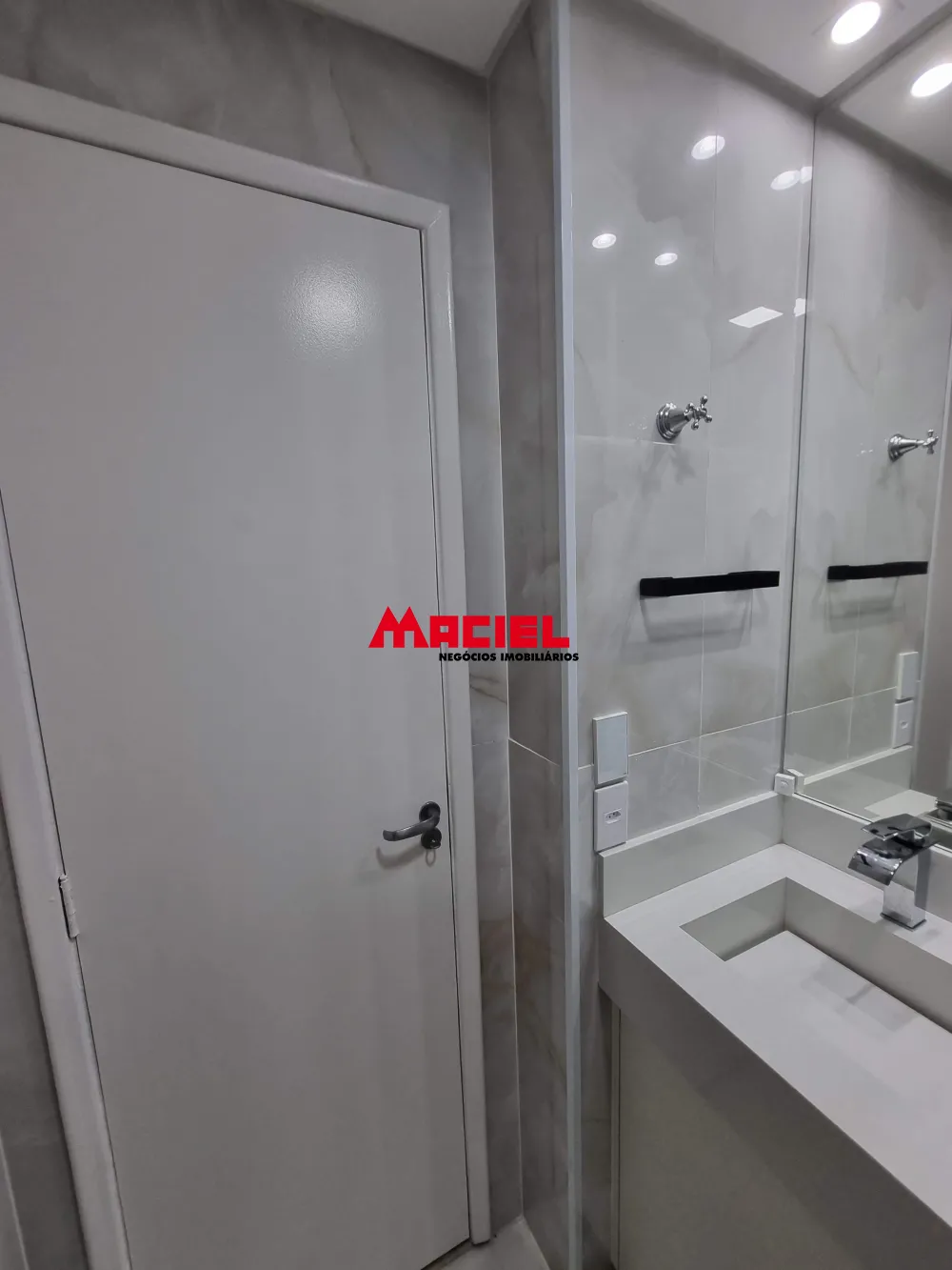 Comprar Apartamento / Padr&atilde;o em S&atilde;o Jos&eacute; dos Campos R$ 569.000,00 - Foto 3