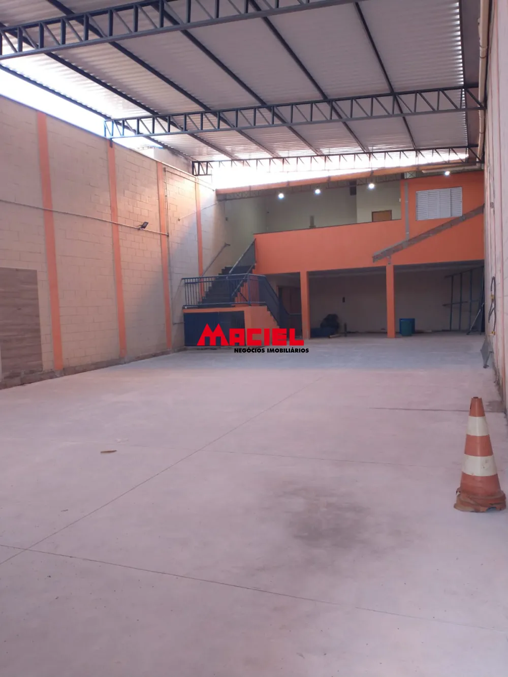 Alugar Comercial / Galp&atilde;o em S&atilde;o Jos&eacute; dos Campos R$ 8.000,00 - Foto 5