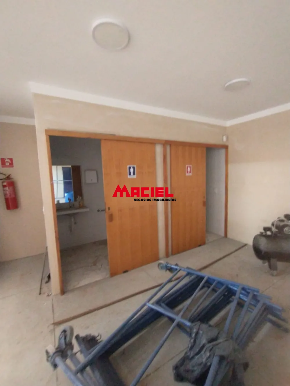 Alugar Comercial / Galp&atilde;o em S&atilde;o Jos&eacute; dos Campos R$ 8.000,00 - Foto 11