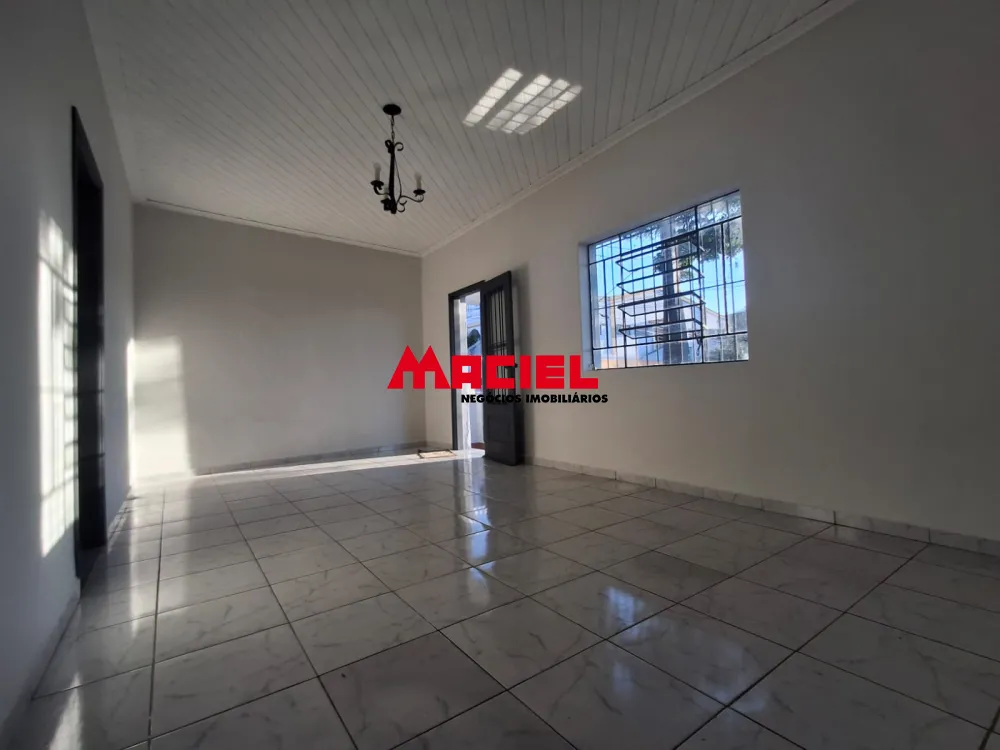 Alugar Casa / Padr&atilde;o em S&atilde;o Jos&eacute; dos Campos R$ 2.800,00 - Foto 2