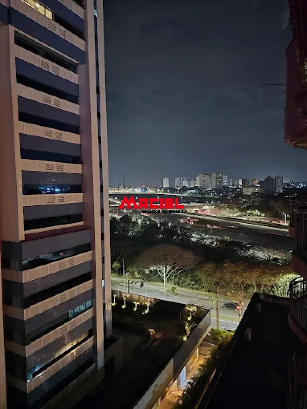 Comprar Comercial / Pr&eacute;dio em S&atilde;o Jos&eacute; dos Campos R$ 330.000,00 - Foto 1