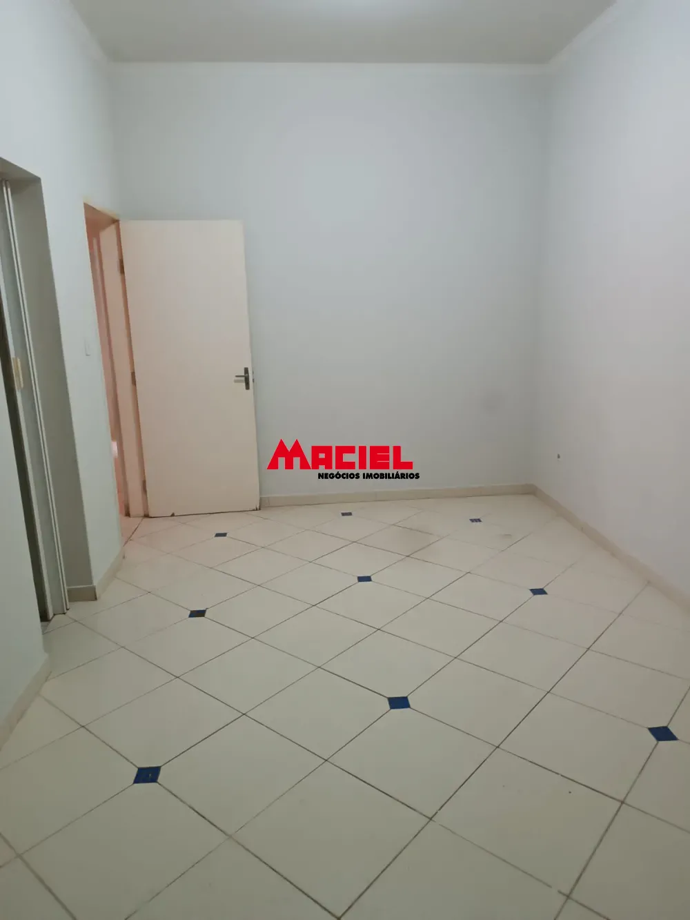 Alugar Casa / Padr&atilde;o em S&atilde;o Jos&eacute; dos Campos R$ 2.400,00 - Foto 13