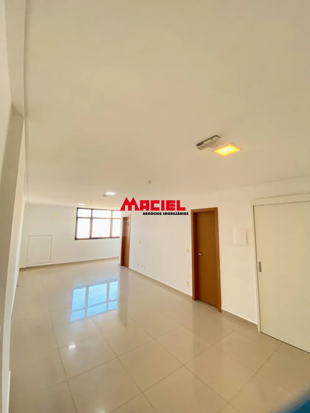 Comprar Comercial / Sala em Edif&iacute;cio/Condom&iacute;nio em S&atilde;o Jos&eacute; dos Campos R$ 370.000,00 - Foto 1
