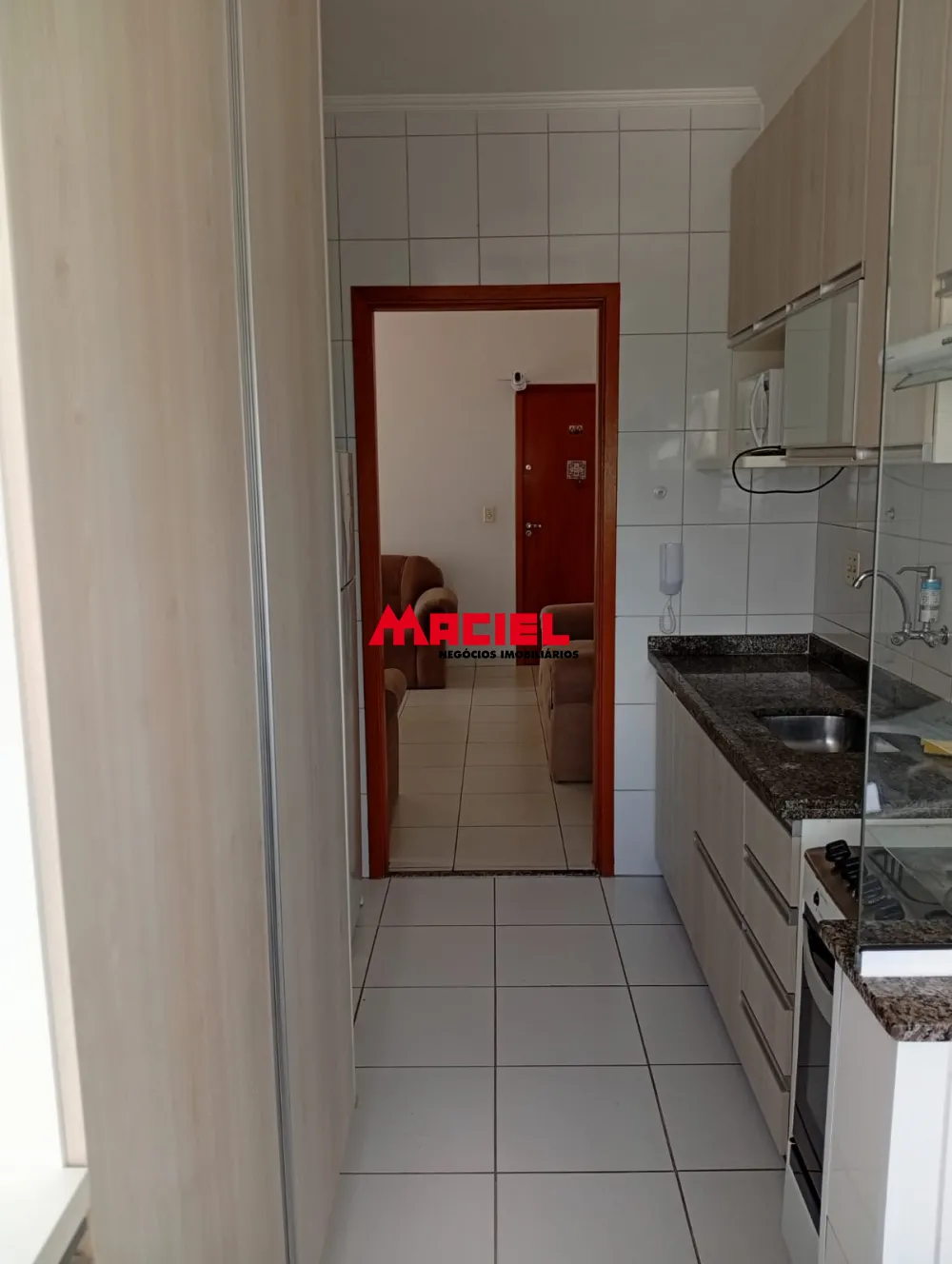 Alugar Apartamento / Mobiliado em S&atilde;o Jos&eacute; dos Campos R$ 2.700,00 - Foto 2