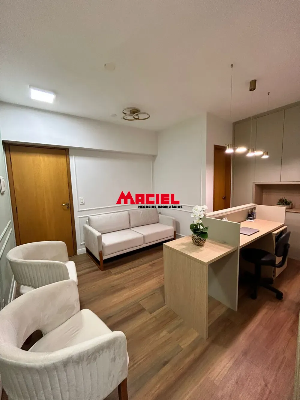 Alugar Comercial / Sala em S&atilde;o Jos&eacute; dos Campos R$ 2.640,00 - Foto 1