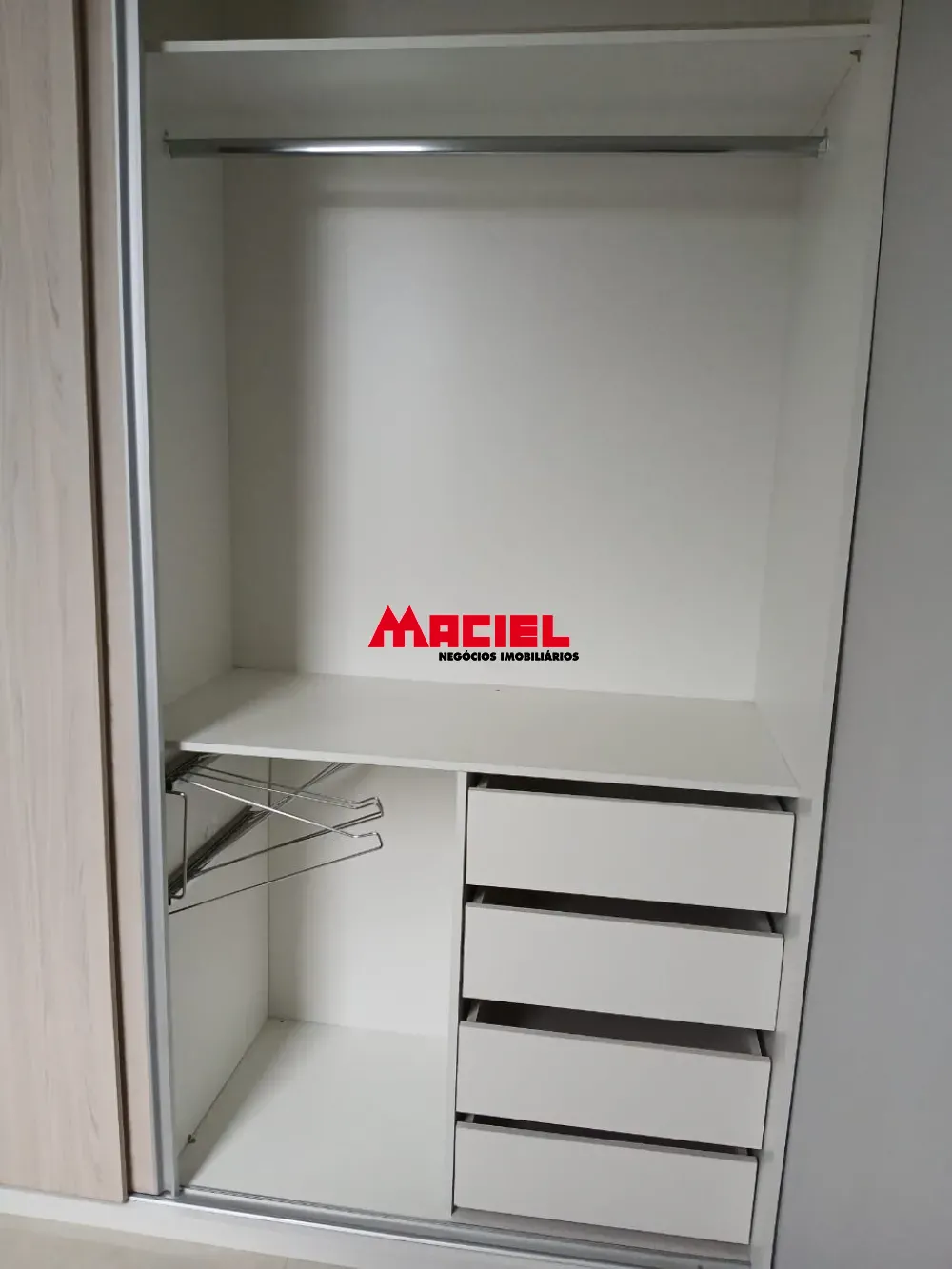 Alugar Apartamento / Padr&atilde;o em S&atilde;o Jos&eacute; dos Campos R$ 2.100,00 - Foto 14