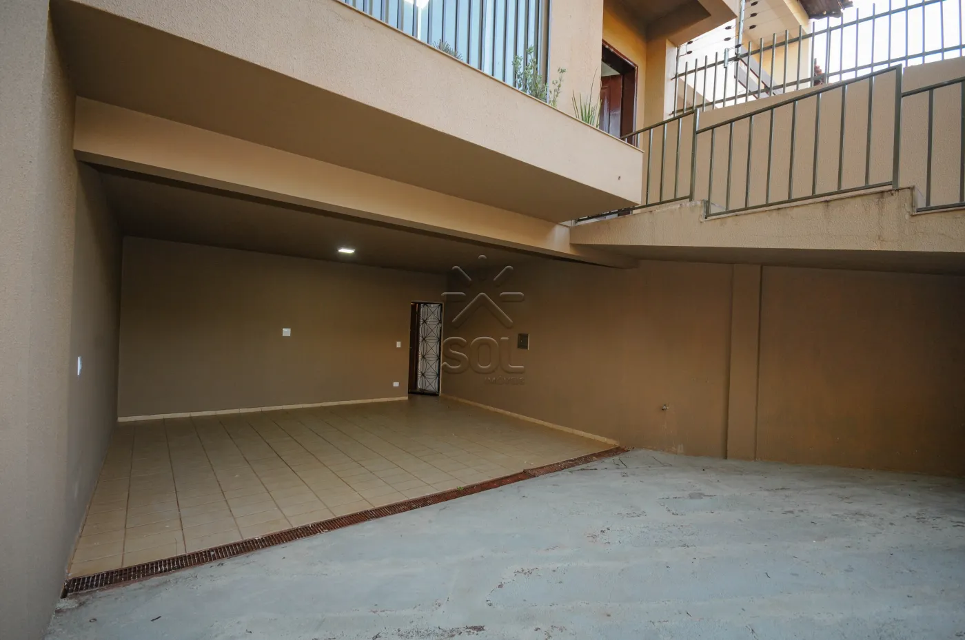 Sobrado triplex à venda, Jardim Festugato - Foz do Iguaçu, PR