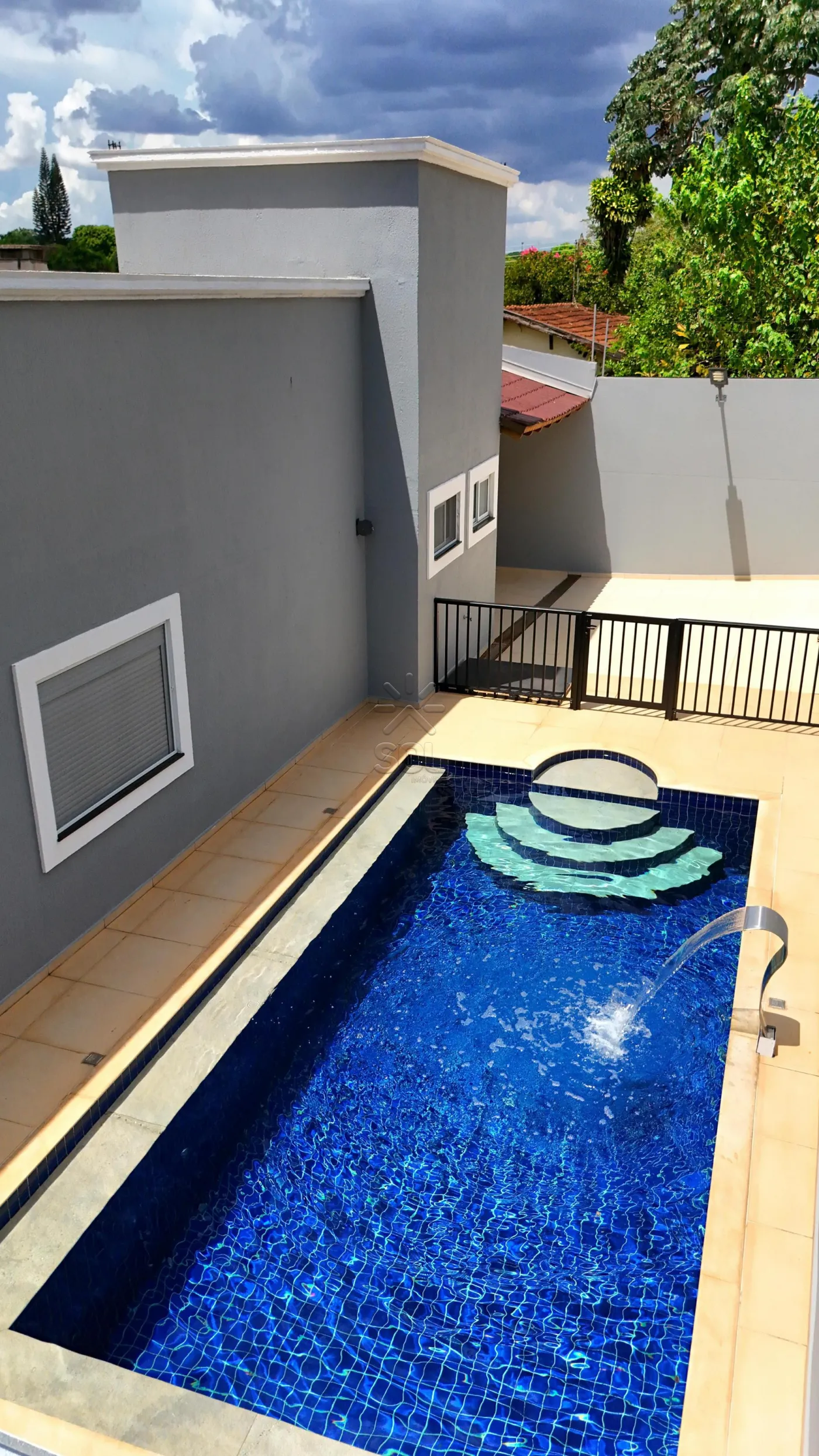 Casa moderna e mobiliada de esquina à venda no Conjunto Libra - Foz do Iguaçu!