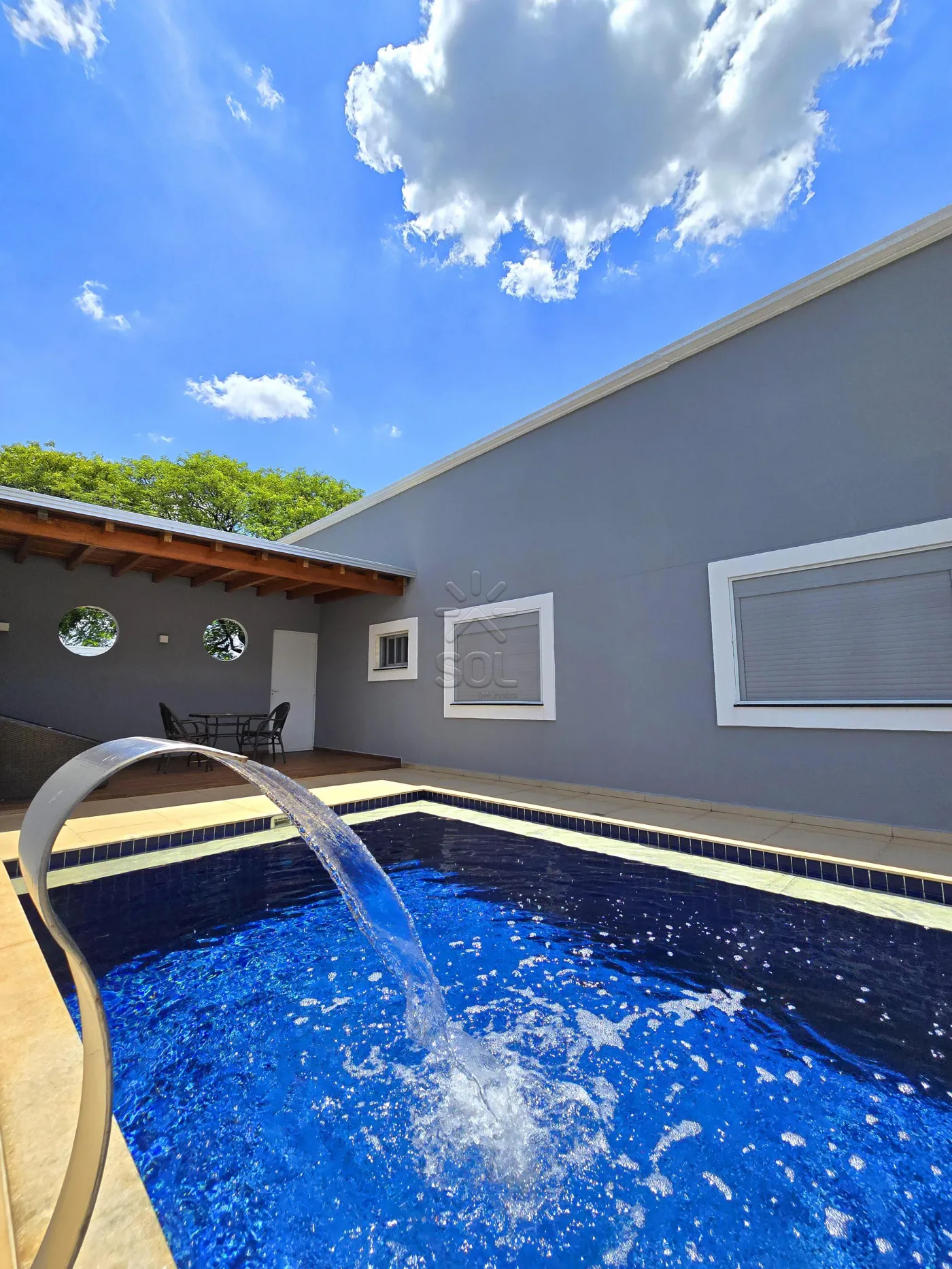 Casa moderna e mobiliada de esquina à venda no Conjunto Libra - Foz do Iguaçu!