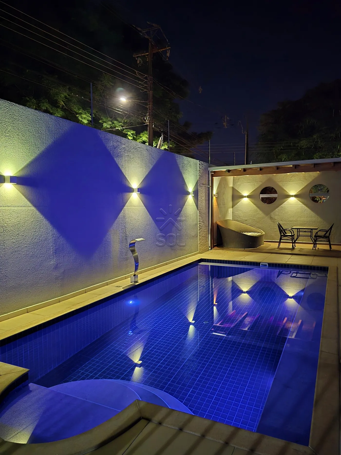 Casa moderna e mobiliada de esquina à venda no Conjunto Libra - Foz do Iguaçu!