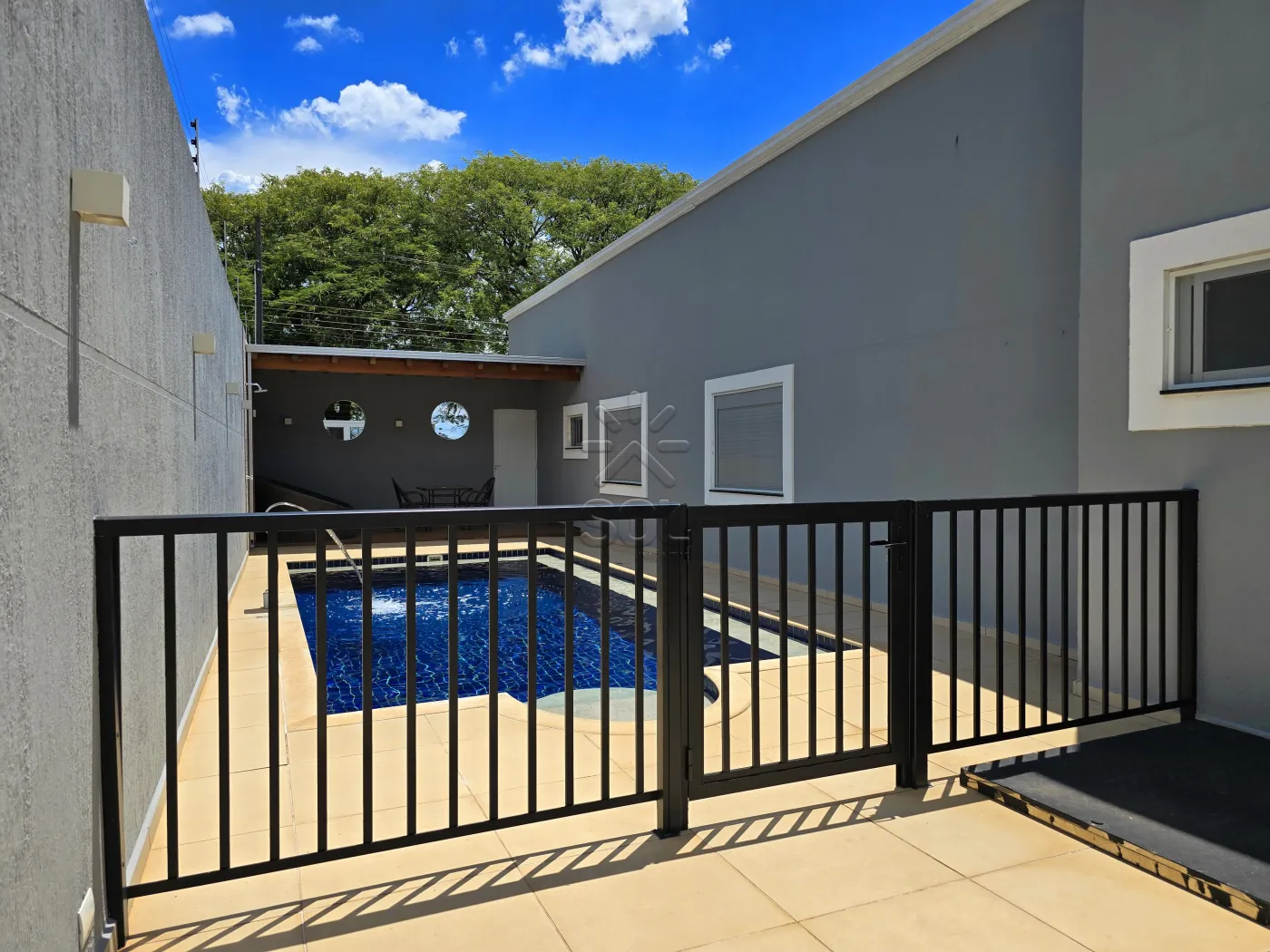 Casa moderna e mobiliada de esquina à venda no Conjunto Libra - Foz do Iguaçu!