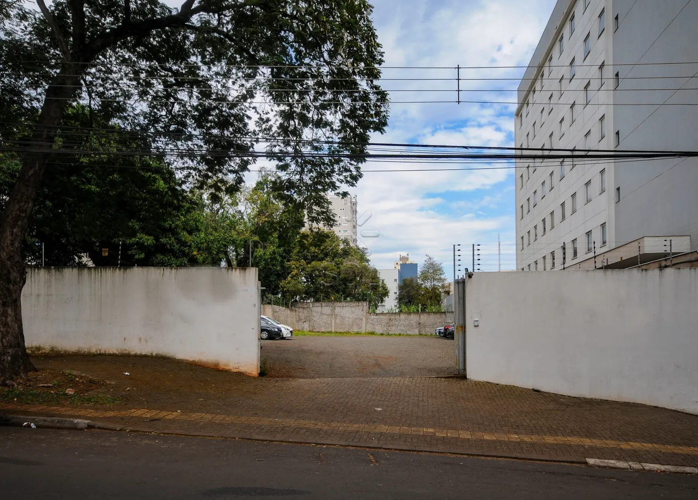 Terreno amplo e com excelente localização no Maracanã em Foz do Iguaçu