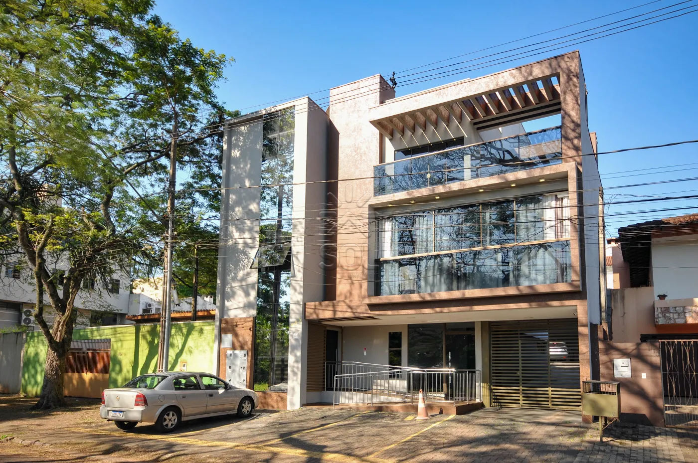 Imóvel espaçoso e versátil à venda no Centro de Foz do Iguaçu