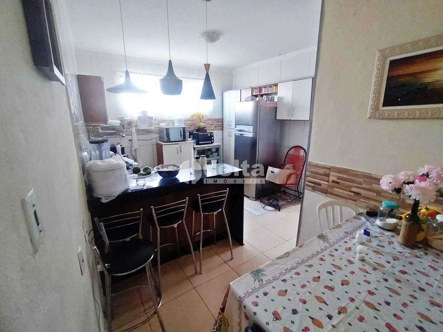 Comprar Casa Residencial / Padr&atilde;o em Uberl&acirc;ndia R$ 550.000,00 - Foto 6