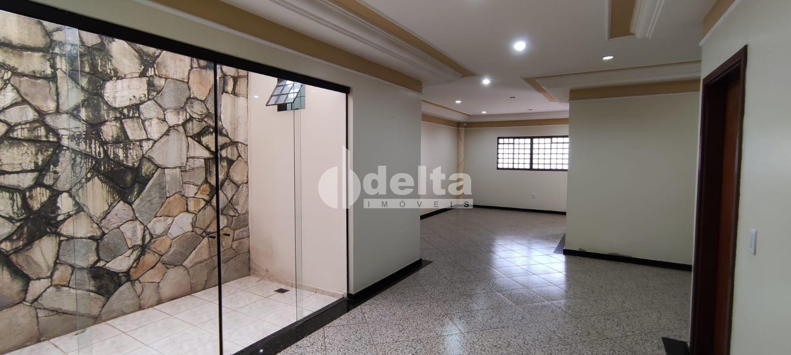 Comprar Casa Residencial / Padr&atilde;o em Uberl&acirc;ndia R$ 830.000,00 - Foto 3