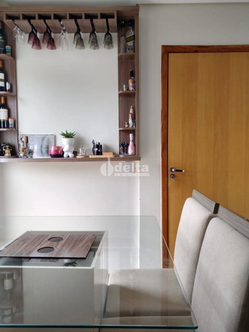 Comprar Apartamento / Padr&atilde;o em Uberl&acirc;ndia R$ 295.000,00 - Foto 2