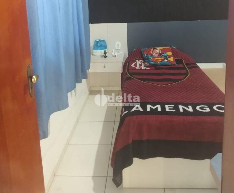 Comprar Casa Residencial / Padr&atilde;o em Uberl&acirc;ndia R$ 480.000,00 - Foto 3