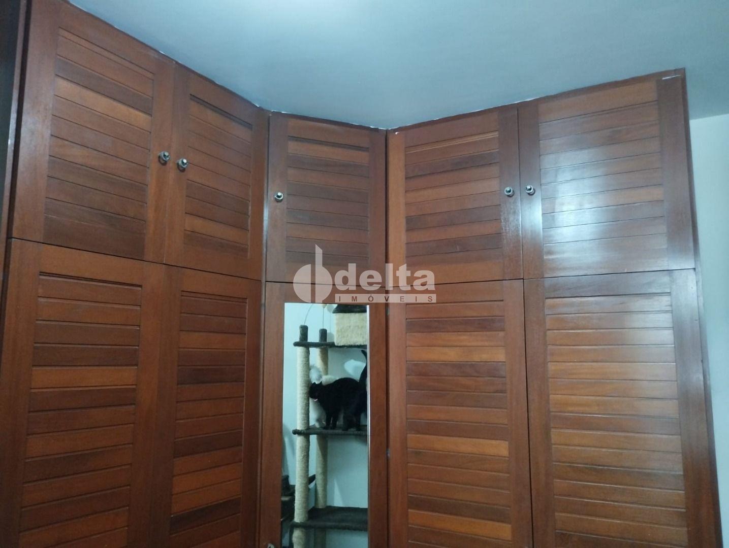 Alugar Casa Residencial / Padr&atilde;o em Uberl&acirc;ndia R$ 5.000,00 - Foto 14