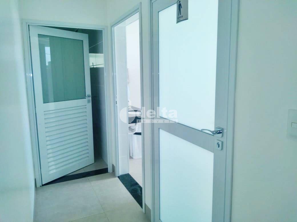 Alugar Pr&eacute;dio / Padr&atilde;o em Uberl&acirc;ndia R$ 2.300,00 - Foto 8