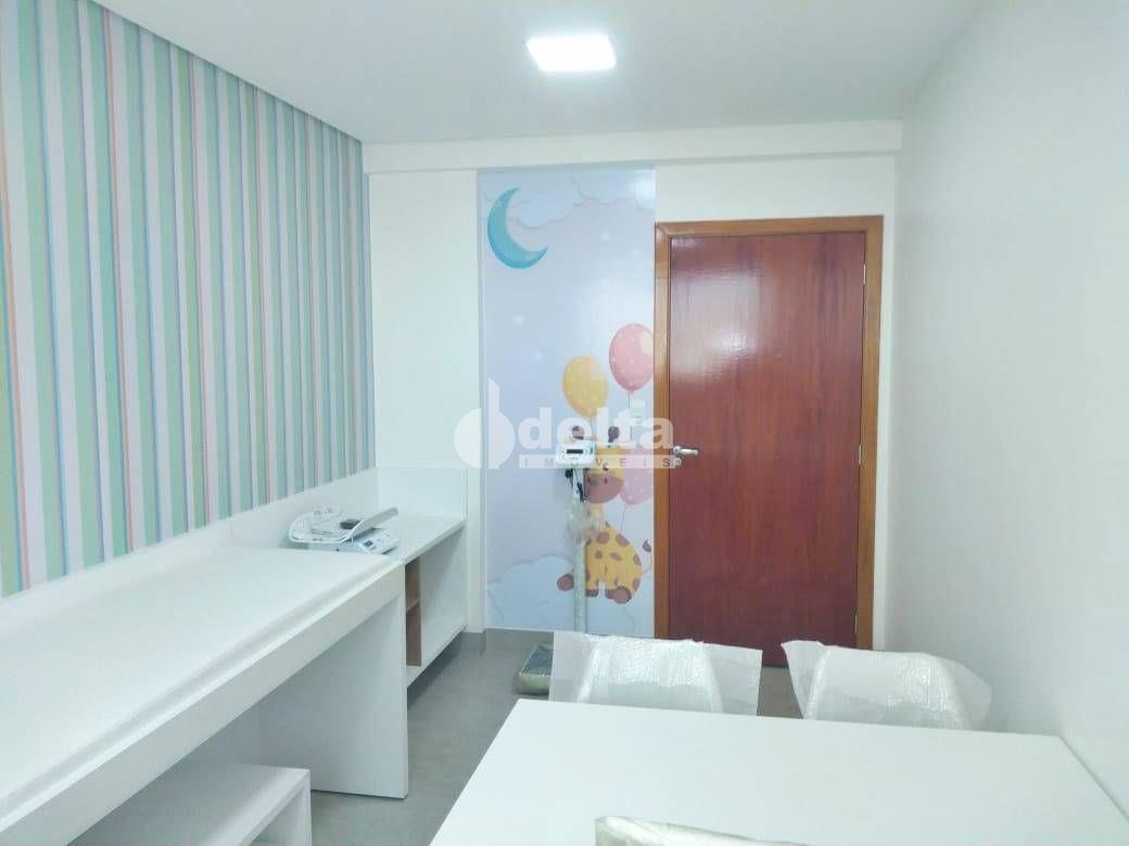 Alugar Sala / Padr&atilde;o em Uberl&acirc;ndia R$ 2.300,00 - Foto 4